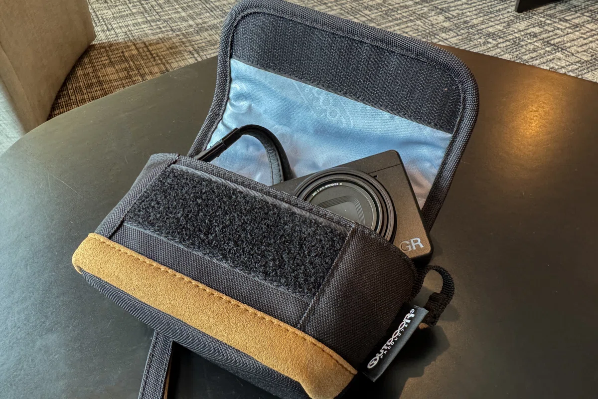 Putting a Ricoh GR IV into the OUTDOOR PRODUCTS Camera Pouch 05